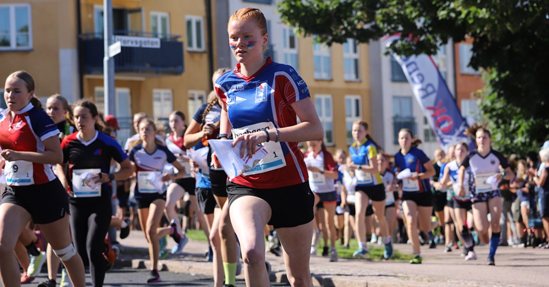 Iris Bergkvist i starten på en orienteringstävling. Foto : Svensk orientering/Tero Marjamäki